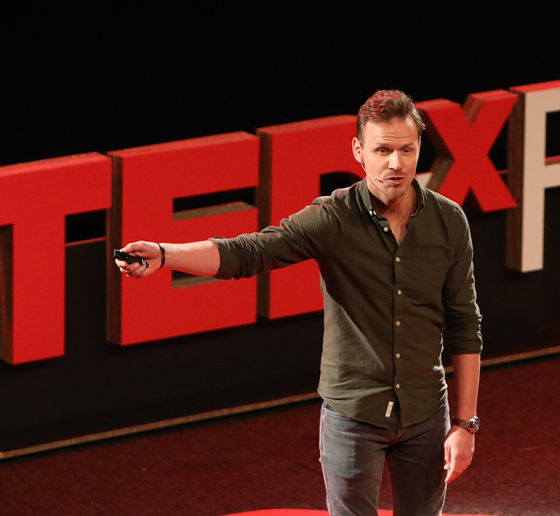 Henk van der Klok speaking on the TEDx stage
